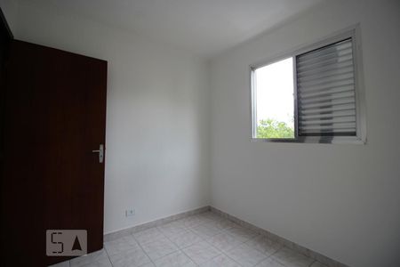 Quarto 2 de apartamento para alugar com 2 quartos, 49m² em Vila Carmosina, São Paulo