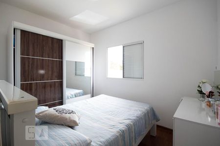 Quarto 1 de casa à venda com 2 quartos, 56m² em Metalúrgicos, Osasco
