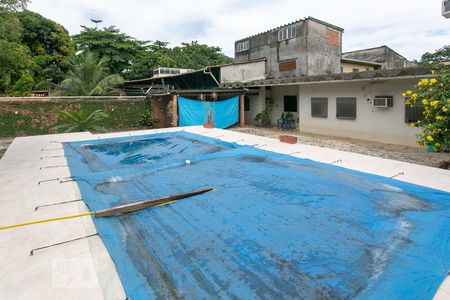 Casa à venda com 732m², 3 quartos e 5 vagas Casa à venda com 732m², 3 quartos e 5 vagasPiscina