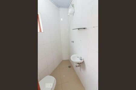 Banheiro de kitnet/studio para alugar com 1 quarto, 50m² em Jardim Santos Dumont, São Paulo