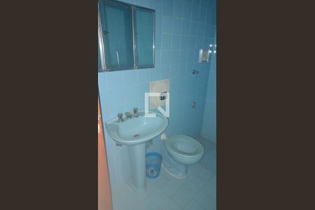 Casa à venda com 225m², 4 quartos e 2 vagasBanheiro