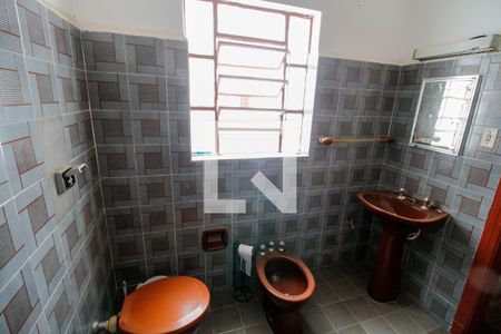 Casa à venda com 225m², 4 quartos e 2 vagasBanheiro