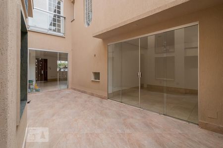 Casa para alugar com 290m², 3 quartos e 2 vagasQuintal 