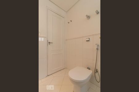 Casa para alugar com 290m², 3 quartos e 2 vagasBanheiro Social