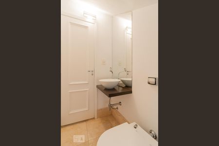 Casa para alugar com 290m², 3 quartos e 2 vagasLavabo