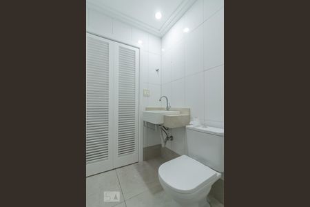 Casa para alugar com 290m², 3 quartos e 2 vagasBanheiro de Serviço