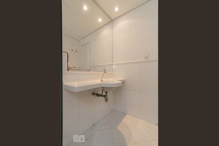 Casa para alugar com 290m², 3 quartos e 2 vagasBanheiro Social