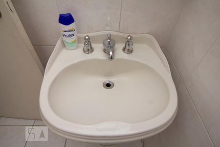 Apartamento para alugar com 110m², 3 quartos e 2 vagas Apartamento para alugar com 110m², 3 quartos e 2 vagasDetalhe Banheiro Corredor