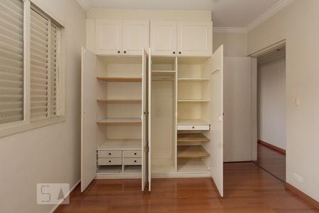 Apartamento para alugar com 110m², 3 quartos e 2 vagas Apartamento para alugar com 110m², 3 quartos e 2 vagasQuarto 2 - Detalhe armários