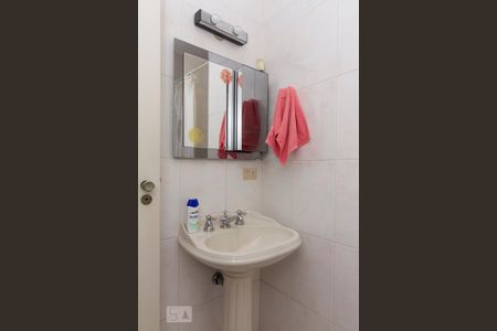 Apartamento para alugar com 110m², 3 quartos e 2 vagas Apartamento para alugar com 110m², 3 quartos e 2 vagasDetalhe Banheiro Corredor