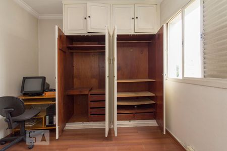 Apartamento para alugar com 110m², 3 quartos e 2 vagas Apartamento para alugar com 110m², 3 quartos e 2 vagasQuarto 2 - Detalhe armários