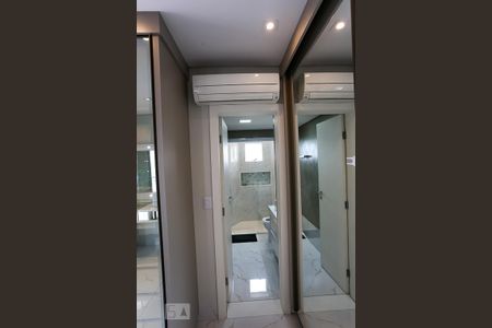 Apartamento à venda com 256m², 2 quartos e 4 vagasbanheiro da suite