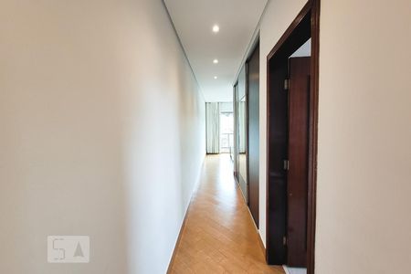Corredor de casa à venda com 3 quartos, 300m² em Jardim Textil, São Paulo