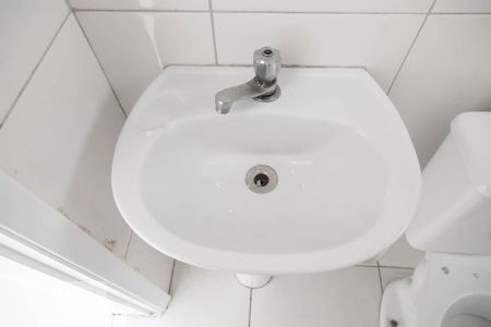 Detalhe banheiro de casa de condomínio para alugar com 1 quarto, 30m² em Cidade Líder, São Paulo