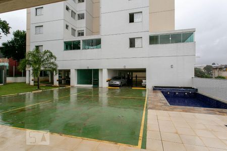 Apartamento para alugar com 156m², 3 quartos e 4 vagas Apartamento para alugar com 156m², 3 quartos e 4 vagasÁrea comum - Piscina e Quadra esportiva