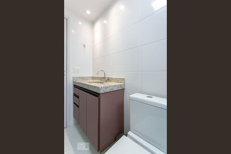 Apartamento para alugar com 156m², 3 quartos e 4 vagas Apartamento para alugar com 156m², 3 quartos e 4 vagasBanheiro da Suíte 1