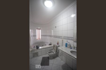 Casa à venda com 440m², 4 quartos e 6 vagasBanheiro suíte