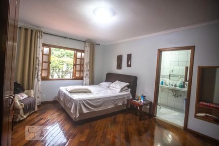 Casa à venda com 440m², 4 quartos e 6 vagasSuíte