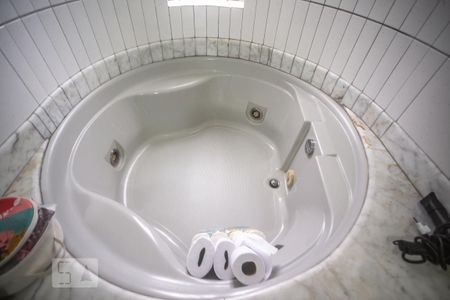 Casa à venda com 440m², 4 quartos e 6 vagasBanheira