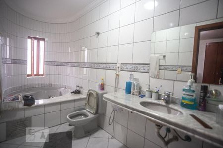 Casa à venda com 440m², 4 quartos e 6 vagasBanheiro suíte