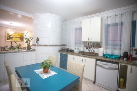 Casa à venda com 440m², 4 quartos e 6 vagasCozinha