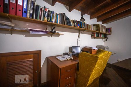 Casa à venda com 440m², 4 quartos e 6 vagasOffice