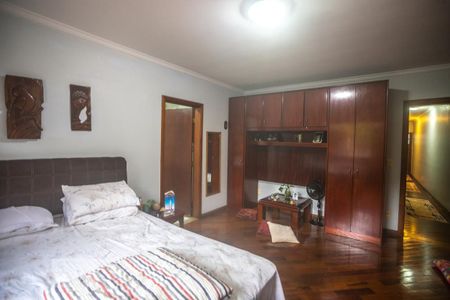 Casa à venda com 440m², 4 quartos e 6 vagasSuíte