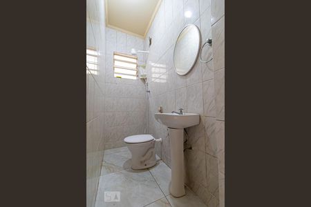 Casa à venda com 90m², 3 quartos e sem vaga Casa à venda com 90m², 3 quartos e sem vagaBanheiro de Serviço