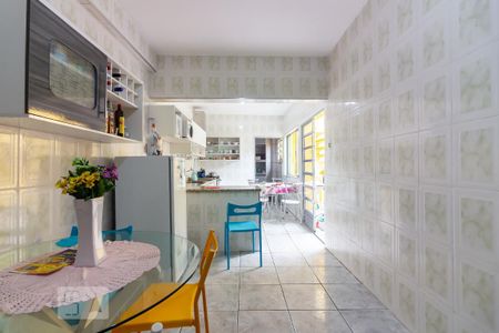 Casa à venda com 120m², 3 quartos e 2 vagas Casa à venda com 120m², 3 quartos e 2 vagasCozinha