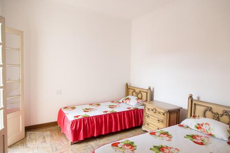 Casa para alugar com 300m², 3 quartos e 4 vagas Casa para alugar com 300m², 3 quartos e 4 vagasQuarto 2