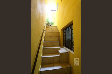 Casa à venda com 139m², 2 quartos e 2 vagasEscada de Acesso para Área de Serviço