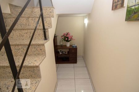 Casa à venda com 453m², 5 quartos e sem vaga Casa à venda com 453m², 5 quartos e sem vagaEscada