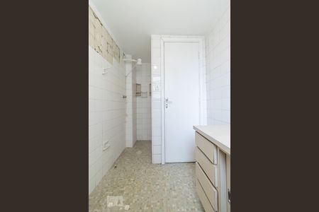 Banheiro  de apartamento à venda com 1 quarto, 37m² em Pinheiros, São Paulo