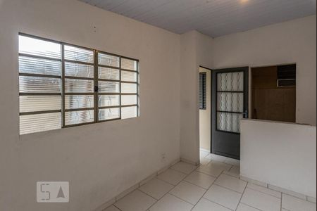 Sala/Quarto de casa para alugar com 2 quartos, 55m² em Jardim Ipaussurama, Campinas