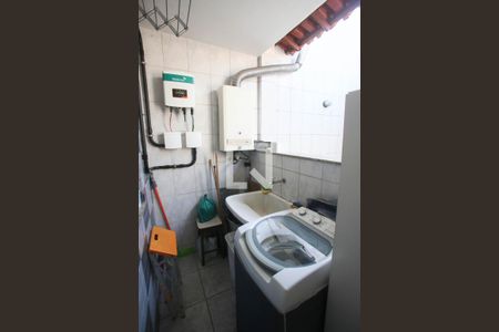 Casa à venda com 300m², 3 quartos e 3 vagasÁrea de Serviço