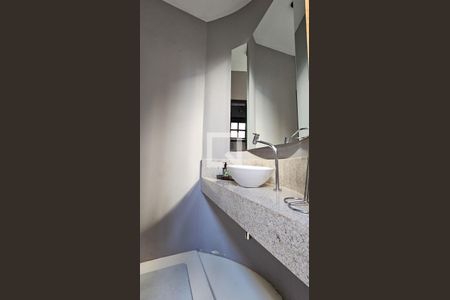 Casa à venda com 450m², 4 quartos e 4 vagas Casa à venda com 450m², 4 quartos e 4 vagasLavabo