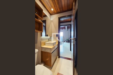 Casa à venda com 450m², 4 quartos e 4 vagas Casa à venda com 450m², 4 quartos e 4 vagasBanheiro 2