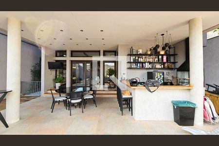 Casa à venda com 450m², 4 quartos e 4 vagas Casa à venda com 450m², 4 quartos e 4 vagasQuintal