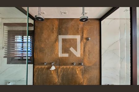 Casa à venda com 450m², 4 quartos e 4 vagas Casa à venda com 450m², 4 quartos e 4 vagasBanheiro da suite