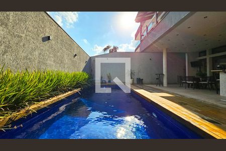 Casa à venda com 450m², 4 quartos e 4 vagas Casa à venda com 450m², 4 quartos e 4 vagasPiscina