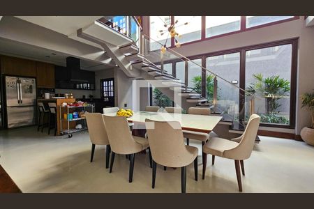 Casa à venda com 450m², 4 quartos e 4 vagas Casa à venda com 450m², 4 quartos e 4 vagasSala de estar