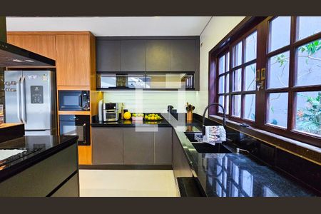 Casa à venda com 450m², 4 quartos e 4 vagas Casa à venda com 450m², 4 quartos e 4 vagasCozinha