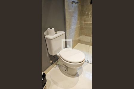 Casa à venda com 450m², 4 quartos e 4 vagas Casa à venda com 450m², 4 quartos e 4 vagasBanheiro