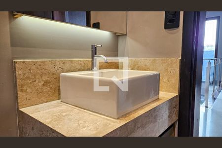 Casa à venda com 450m², 4 quartos e 4 vagas Casa à venda com 450m², 4 quartos e 4 vagasBanheiro 2