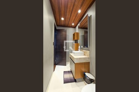 Casa à venda com 450m², 4 quartos e 4 vagas Casa à venda com 450m², 4 quartos e 4 vagasBanheiro