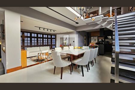 Casa à venda com 450m², 4 quartos e 4 vagas Casa à venda com 450m², 4 quartos e 4 vagasSala de estar