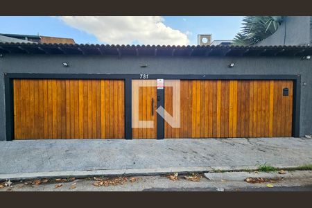 Casa à venda com 450m², 4 quartos e 4 vagas Casa à venda com 450m², 4 quartos e 4 vagasFachada da casa