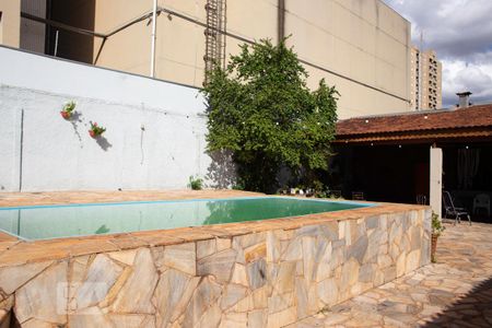 Casa para alugar com 300m², 4 quartos e 10 vagas Casa para alugar com 300m², 4 quartos e 10 vagasPiscina