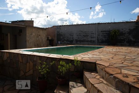 Casa para alugar com 300m², 4 quartos e 10 vagas Casa para alugar com 300m², 4 quartos e 10 vagasPiscina