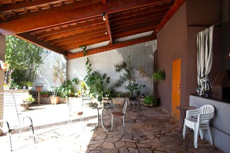 Casa para alugar com 300m², 4 quartos e 10 vagas Casa para alugar com 300m², 4 quartos e 10 vagasÁrea Externa